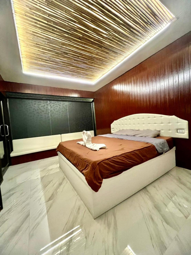 Others 4, Noree Deluxe, Pluak Daeng