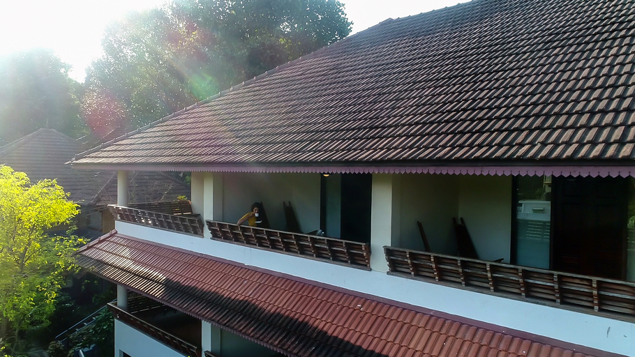 Exterior 4