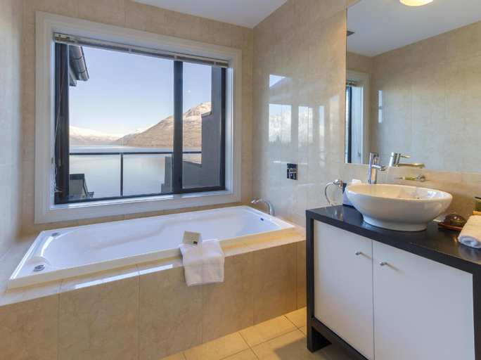 Bathroom 7