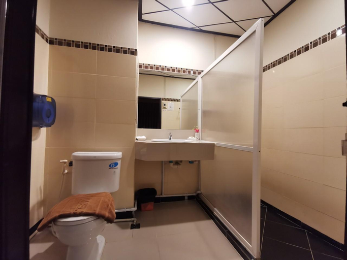 Bathroom 4