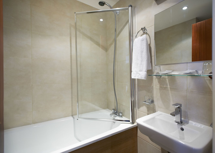 Bathroom 3, ROYAL EAGLE HOTEL, London