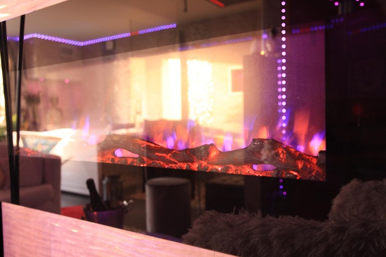 Others 5, Spa de la Lune - Private love room suite with terrace and view - Air Conditioned- Double jacuzzi - S, Seine-Saint-Denis