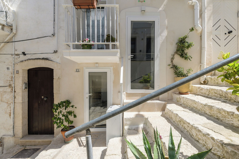Exterior & Views 2, Stairway with Jacuzzi by Wonderful Italy, Brindisi