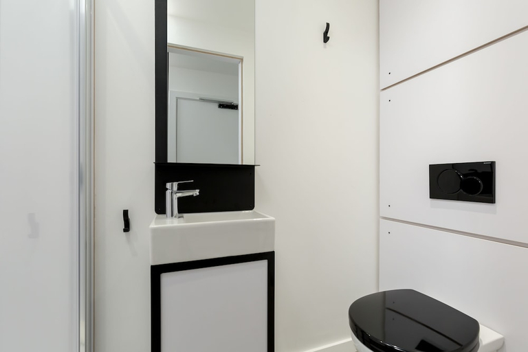 Bathroom 4, Kip Hote, London