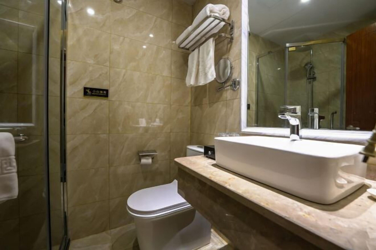 Bathroom 3, Xinji Holiday Hotel, Nanchang