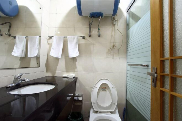 Bathroom, Hushan Wangdu Guest Room, Ningbo
