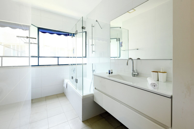 Bathroom 3, Spacious 3BR Penthouse w Rooftop