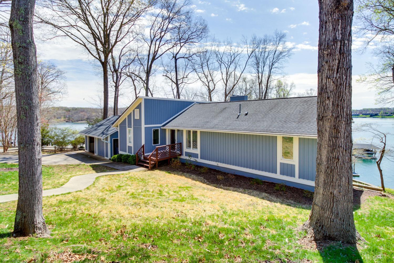 Smith Mountain Lake Getaway with Private Dock!, Bedford