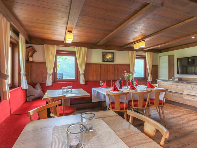 Food & Drinks 4, Farmhouse Mittersill near KitzSki Slopes, Zell am See