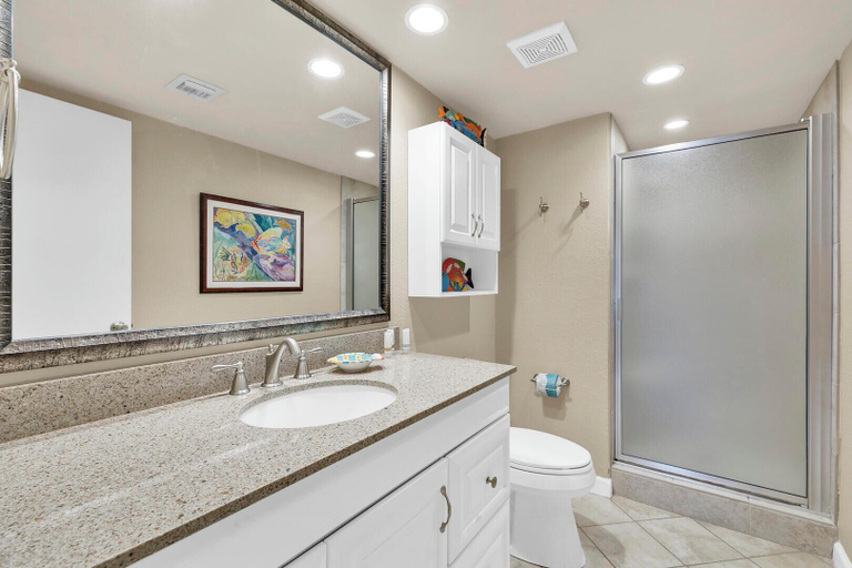 Bathroom 4, Saida Towers by Padre Getaways, Cameron