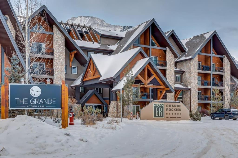 Others 4, Mountain View Retreat w/Pool & Hot Tub|Patio|BBQ, Division No. 15
