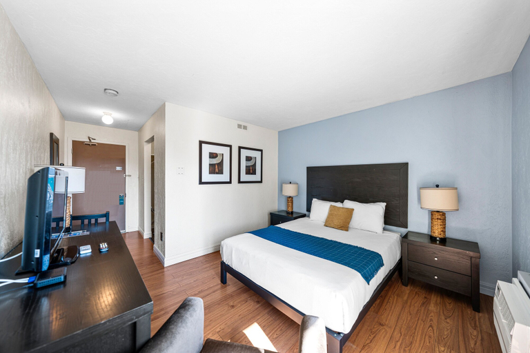 Bedroom 3, Auberge Shores Inn & Hotel, Westmorland