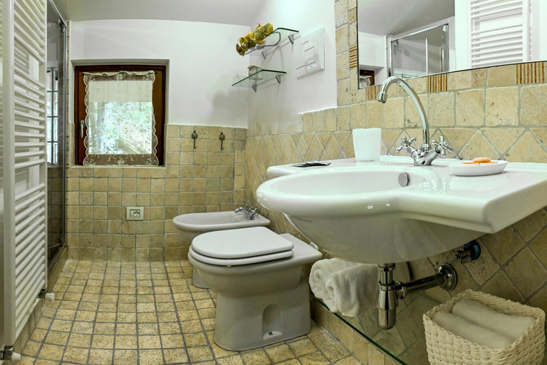 Bathroom 3, Profumo di Bosco, Perugia