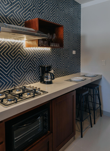 Kitchen 5, Mare Lindo Studios, Progreso