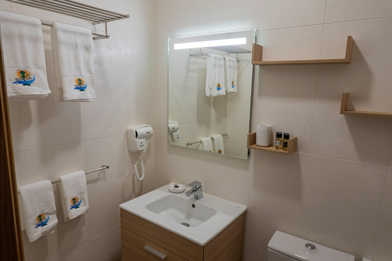 Bathroom 4, Nereida, Horta