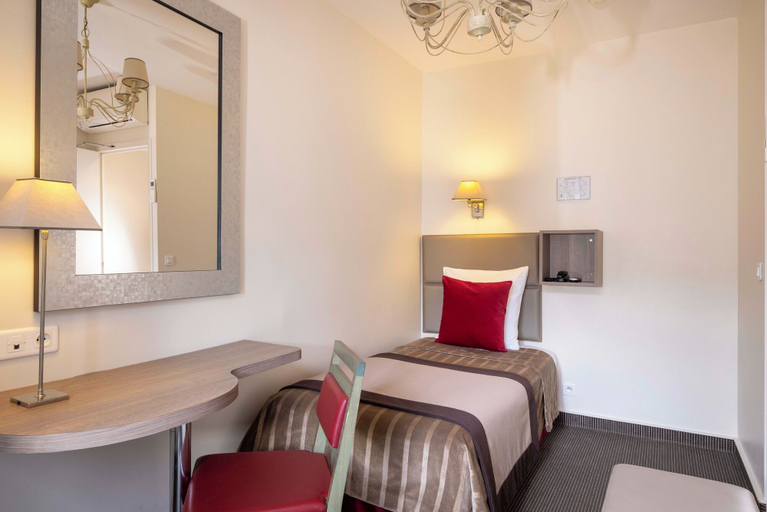 Bedroom 3, Hotel Saint Pierre, Paris