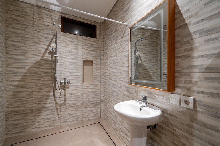Bathroom 9