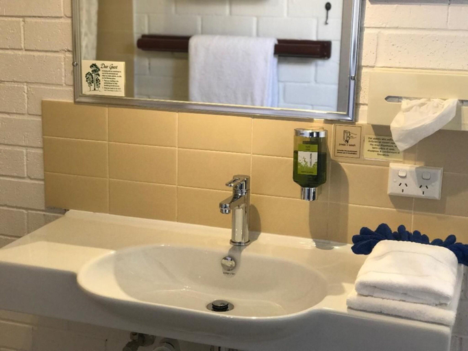 Bathroom 4, Pigeon House Motor Inn, Shoalhaven - Pt B