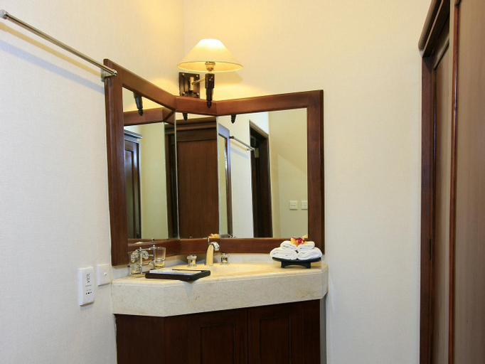 Bathroom 11
