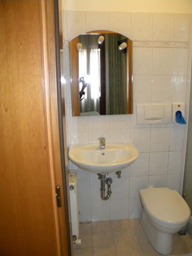Bathroom 3, Hotel Adua, Venezia