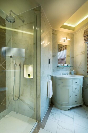 Bathroom, Down Hall Hotel Spa & Estate, Essex