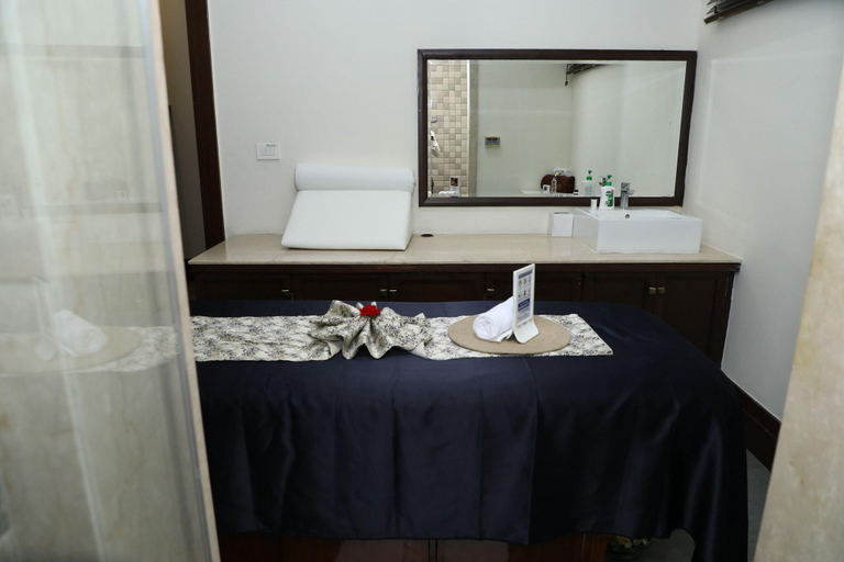 Bathroom 5, Sheraton Grand Palace Indore, Indore