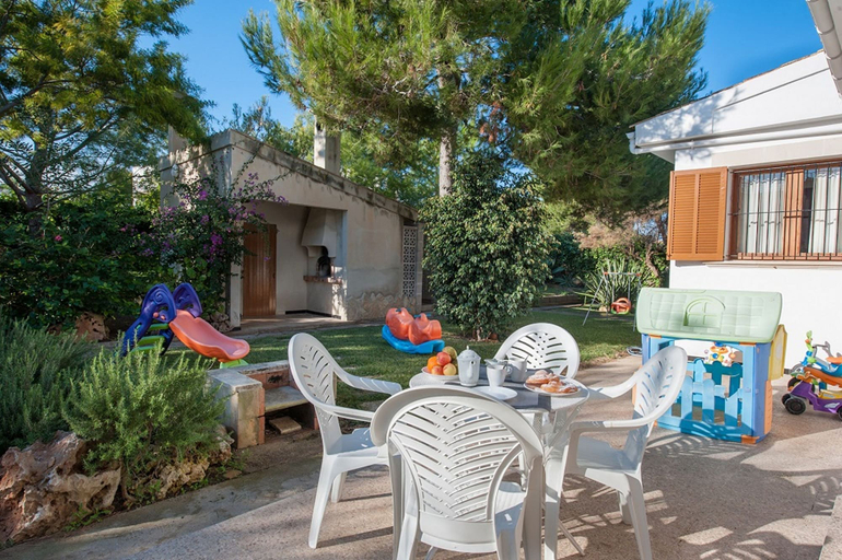 Room 4, Miloca in Muro With 3 Bedrooms and 2 Bathrooms, Baleares