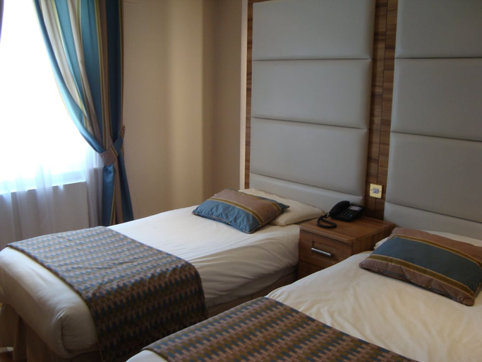 Bedroom 2, ROYAL EAGLE HOTEL, London