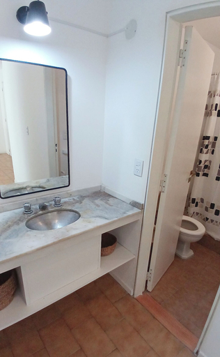 Bathroom 2, Midhouse III, Capital