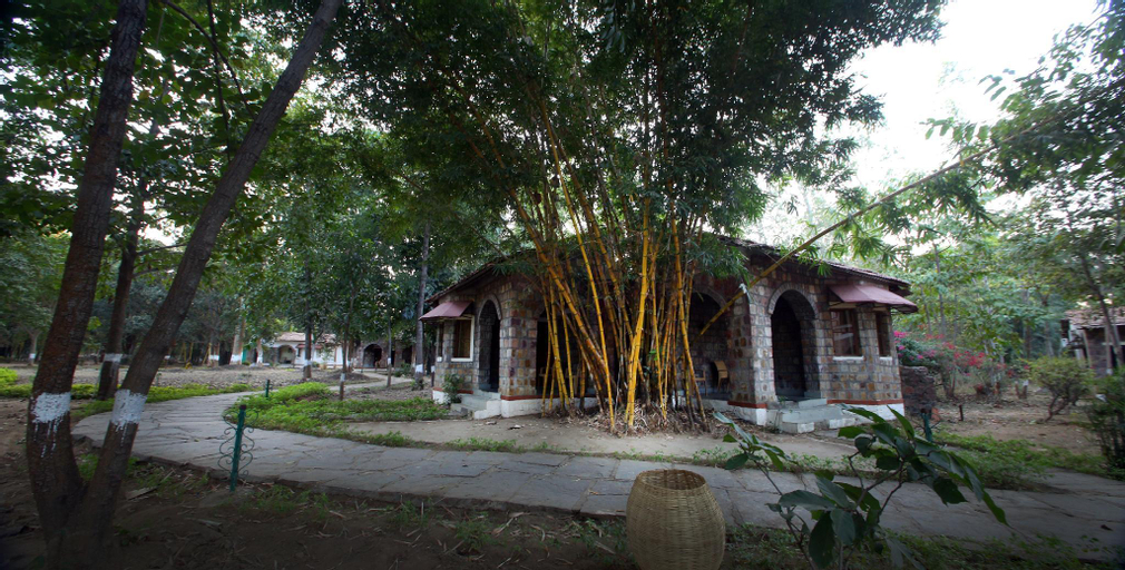 Exterior 14