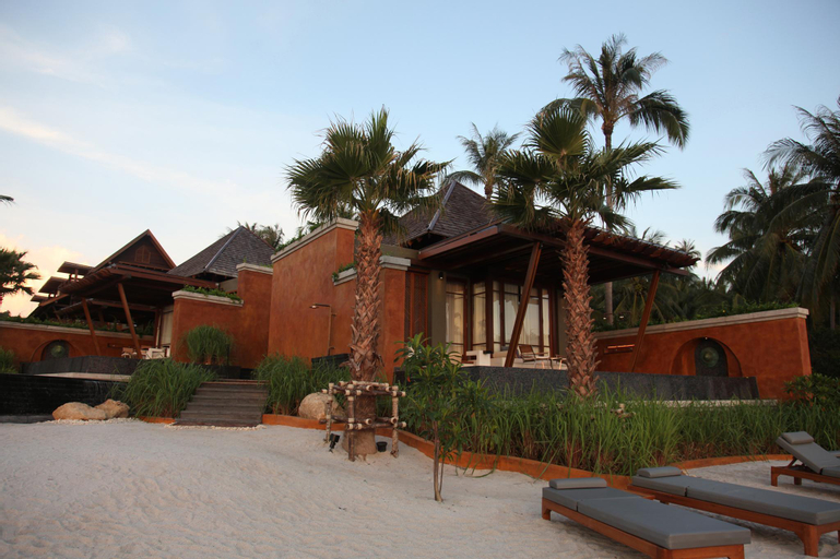 Exterior 8