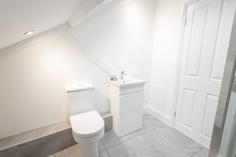 Bathroom 4, Host Stay Hallgarth Street, Durham