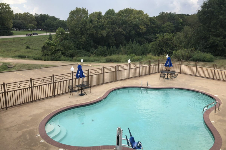 Sport & Beauty 5, Weston Inn & Suites, Cherokee