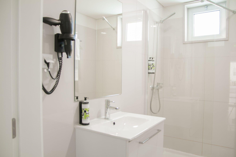 Bathroom 3, Select Porto Suites, Porto