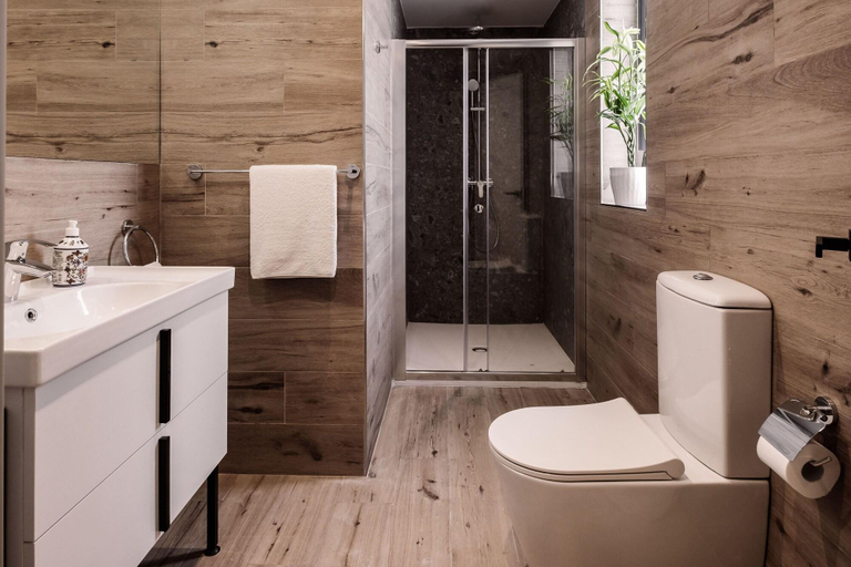 Bathroom 4, Amery House