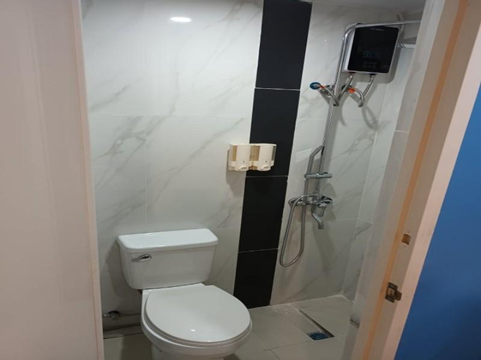 Bathroom 16