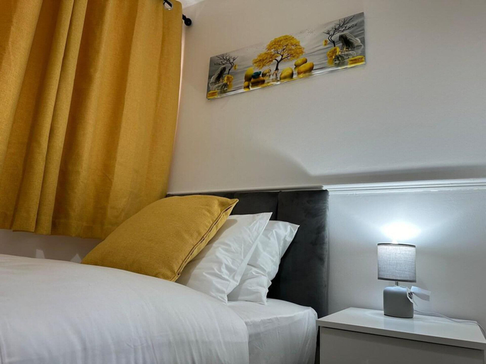 Room 5, House Sleeps 7 - Contractors, Free Parking, Wigan