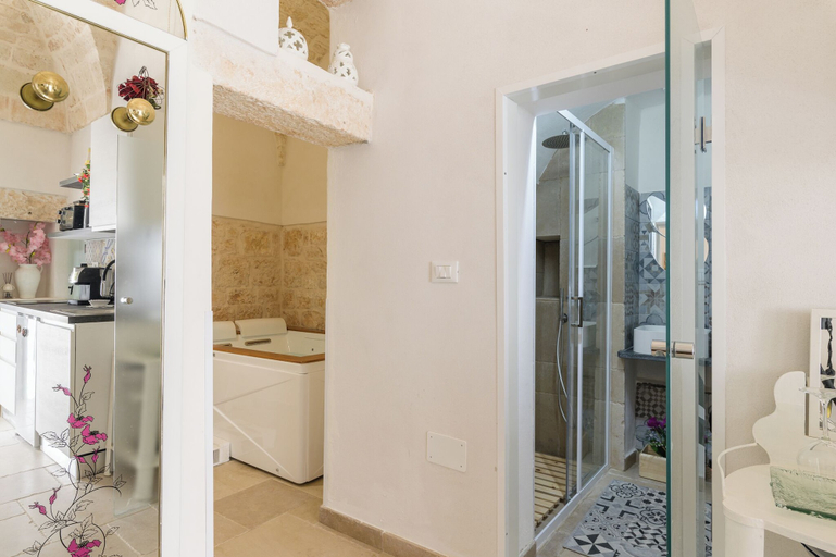 Bathroom, Stairway with Jacuzzi by Wonderful Italy, Brindisi