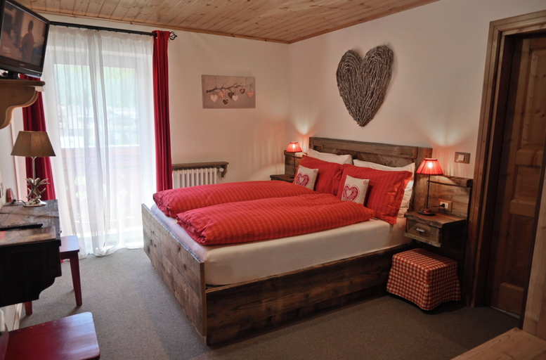 Bedroom 4, Albergo Majorka, Trento
