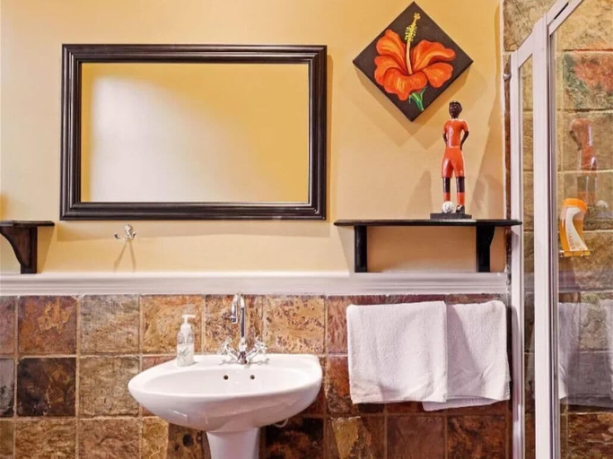 Bathroom 4, Toms Guest House, City of Cape Town