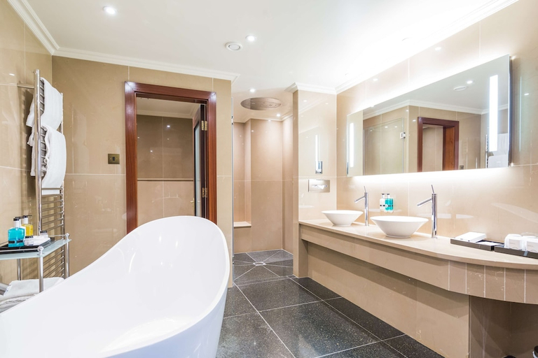 Bathroom 4, Radisson Blu Hotel, London Heathrow, London