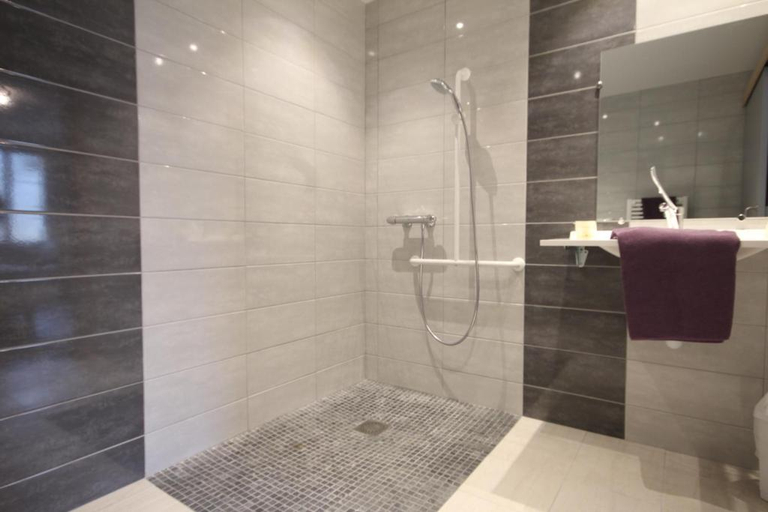 Bathroom 3, Auberge De La Cloche, Orne