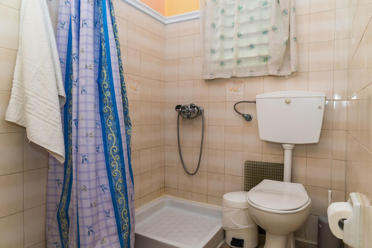 Bedroom 3, Roussa's Studios and Apartments, Ionian Islands