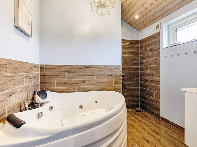 Bathroom 4, 4 Star Holiday Home in Vaeggerlose, Guldborgsund