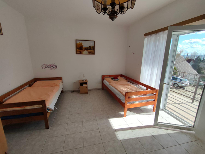 Others 5, Kekturas vendeghaz Badacsony privat berlemeny, Tapolca