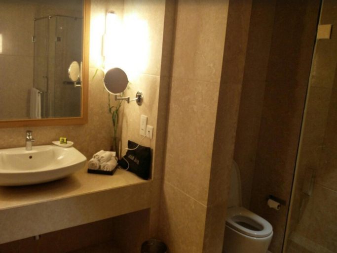Bathroom 13
