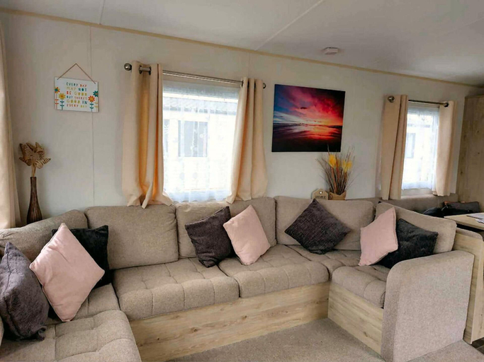 Others 2, 3 Bedroom Caravan - Sleeps 8 - Pets & Free Parking, Lincolnshire
