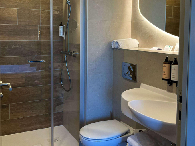 Bathroom 5, Mercure Aix-En-Provence La Duranne Gare Tgv, Bouches-du-Rhône
