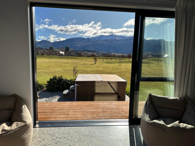 Others 5, Guest House with a Stunning View, Queenstown-Lakes