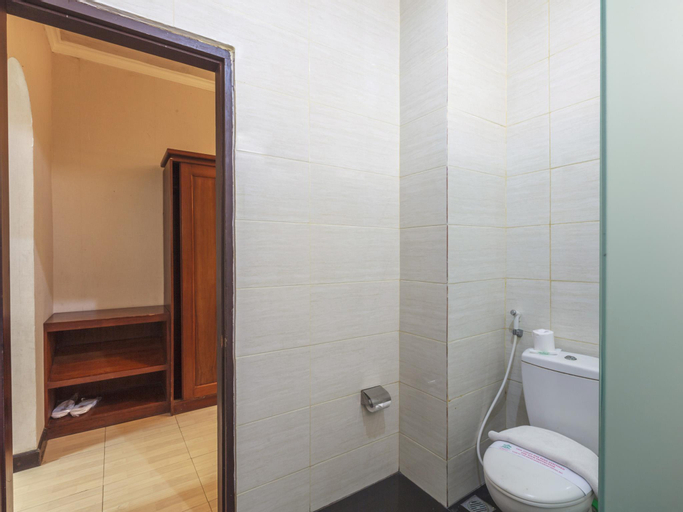 Bathroom 12